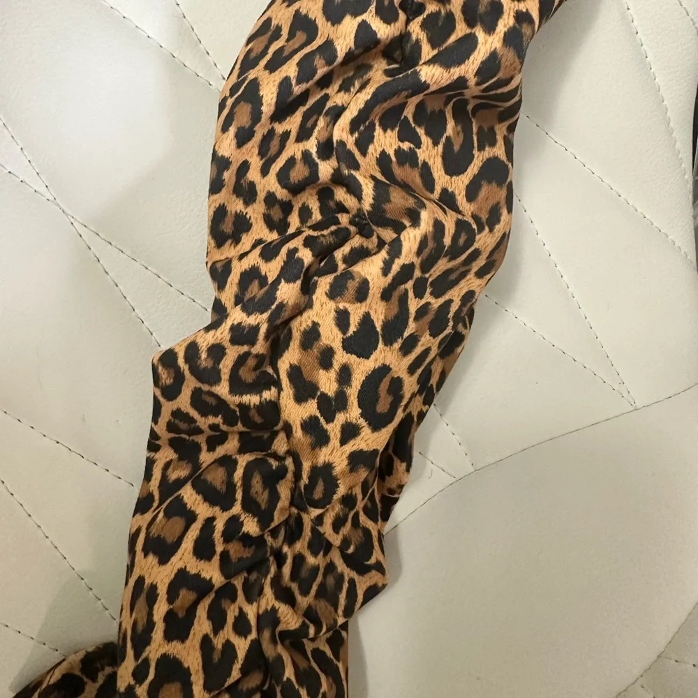 Leopard Rouched Legging - Picture 2 of 9